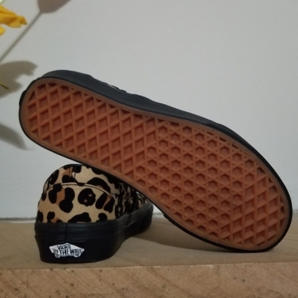 NEW! Vans Animal Print Slip-On Sneakers - Picture 4 of 5